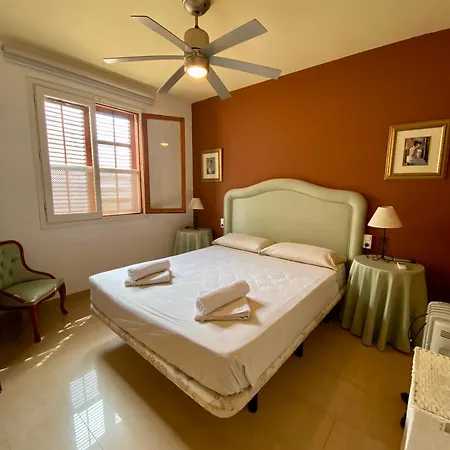 Beach, A 30 Metros De La Playa, Con Wifi Gratuito Y Parking Incluido